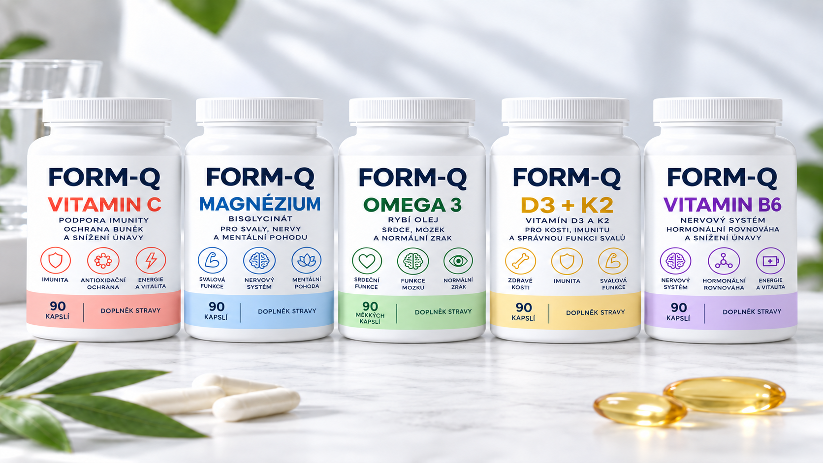 Pět bílých obalů Form-Q: Vitamin C, Magnézium, Omega-3, D3 + K2 a Vitamin B6